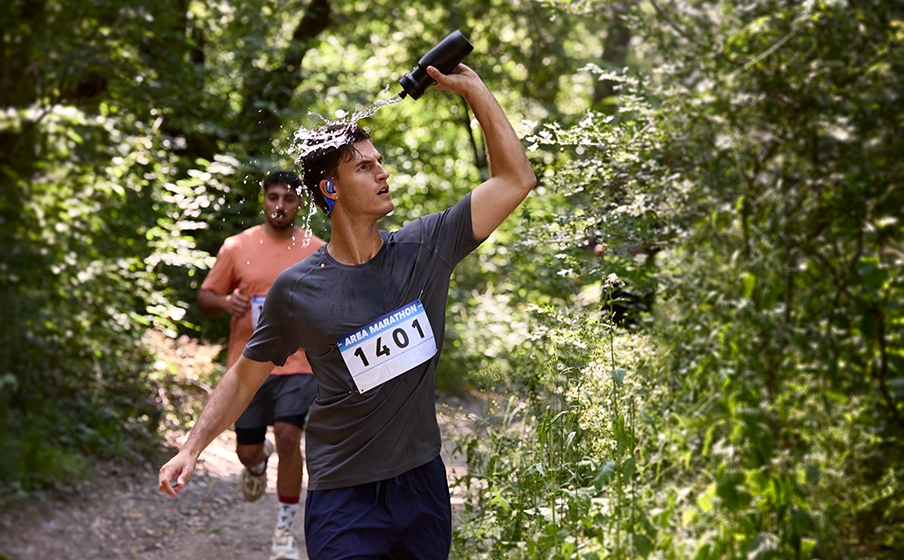 JBL Endurance Pace Resistentes al agua y el polvo con certificaci&oacute;n IP68 - Image