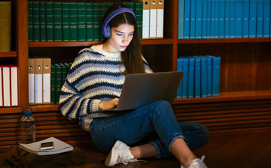 JBL Tune 680NC Dos micr&oacute;fonos con tecnolog&iacute;a de conformaci&oacute;n de haz para disfrutar de unas llamadas perfectas - Image