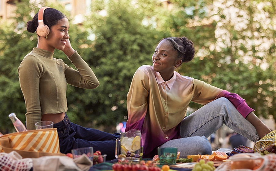 JBL Live 670NC Sonido emblem&aacute;tico de JBL y sonido envolvente - Image