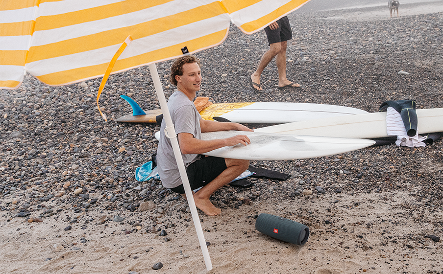 JBL Charge Essential 2 Olas de diversi&oacute;n con un dise&ntilde;o resistente al agua conforme a la norma IPX7 - Image